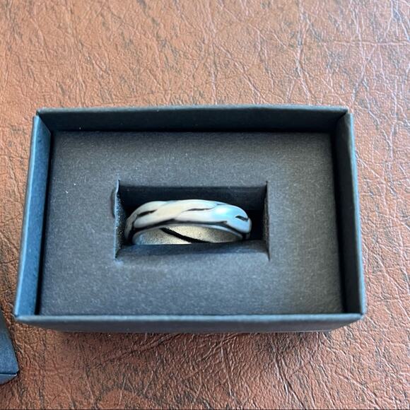 Shiraleah Chicago Thornton Serpent Ring Black Gray 8 NIB - Picture 12 of 16